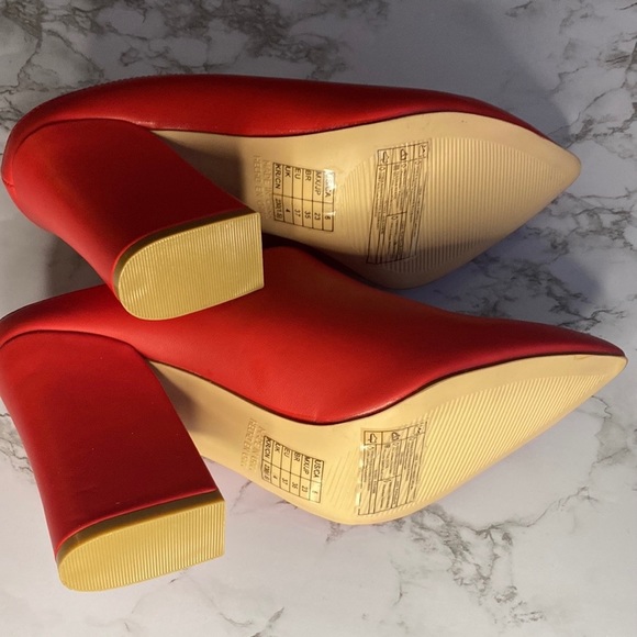 Forever 21 Red Mules Size 6 - Picture 3 of 9